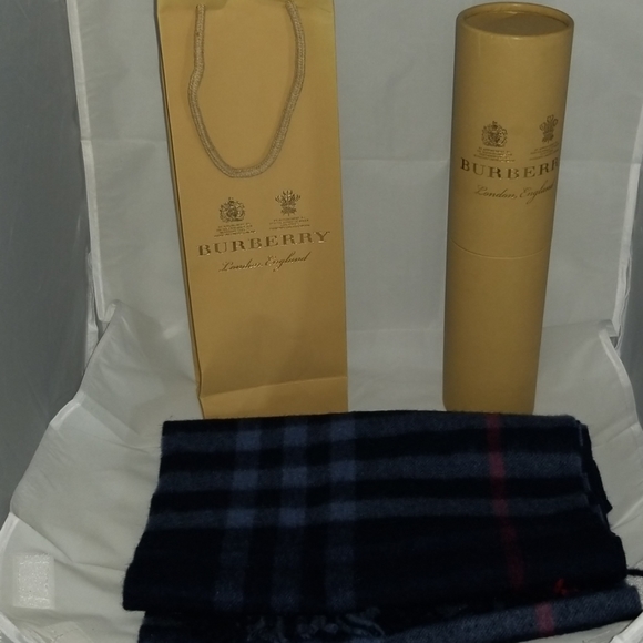 Authentic Burberry Scarf Navy Blue - Picture 4 of 8